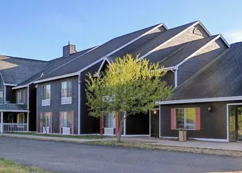 Garrison Inn & Suites hotel thumbnail 2