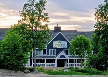 Garrison Inn & Suites hotel thumbnail 3