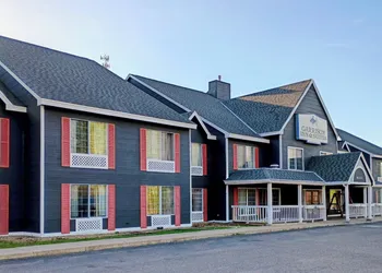 Garrison Inn & Suites hotel thumbnail 4