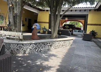 El Jardín De En Medio hotel thumbnail 2
