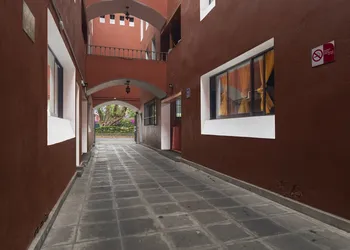 Meson Real Hotel & Suites hotel thumbnail 2