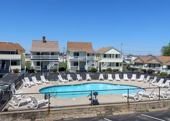 Mainsail Inn & Cottages hotel thumbnail 2