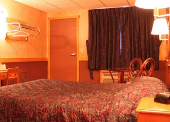 Algoma Motel hotel thumbnail 6
