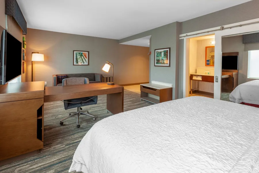 Hampton Inn & Suites Bloomfield Hills Detroit hotel detail image 6