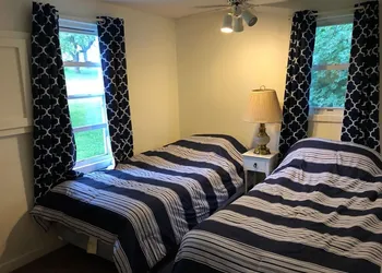 West Winds Motel & Cottages hotel thumbnail 6