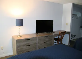 West Winds Motel & Cottages hotel thumbnail 8