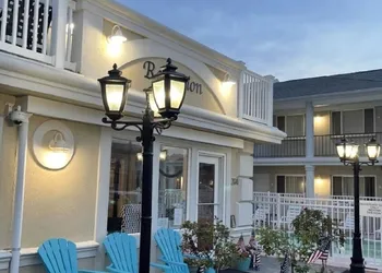The Lamplight Inn hotel thumbnail 6