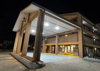 American Inn & Suites hotel thumbnail 6