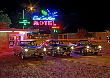 Blue Swallow Motel hotel thumbnail 2