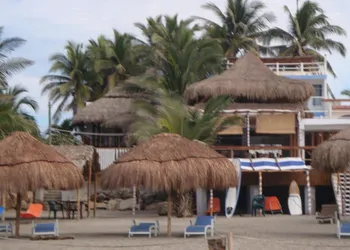 Casa de las Olas Surf & Beach Club hotel thumbnail 2