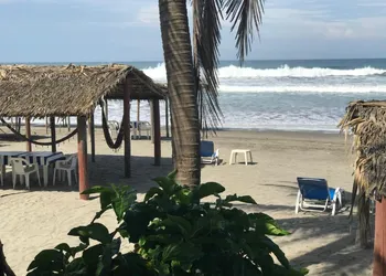 Casa de las Olas Surf & Beach Club hotel thumbnail 3