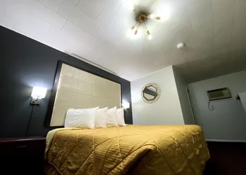 Continental Inn Suites hotel thumbnail 8