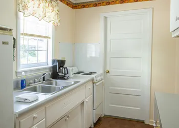 The Chimney Rock Inn & Cottages hotel thumbnail 8