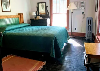 Lakeside Inn hotel thumbnail 7