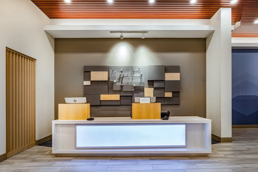 Holiday Inn Express & Suites Lincoln Downtown by IHG hotel detail image 2