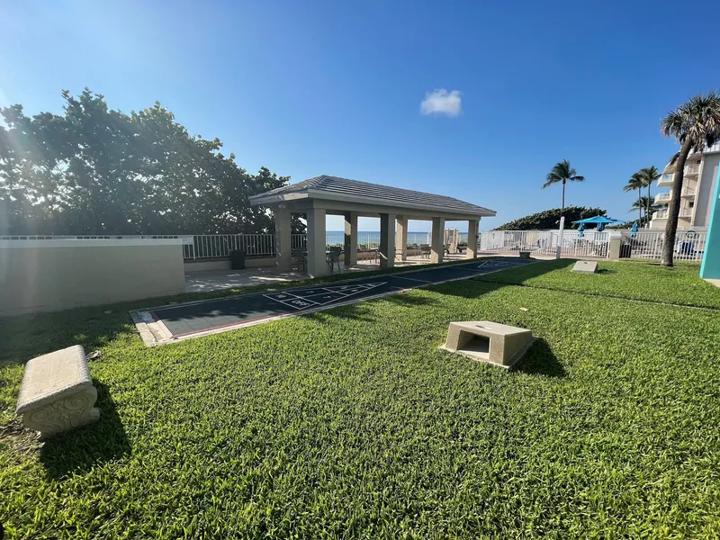 Gulfstream Manor hotel detail image 6