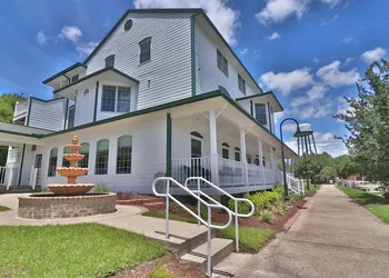 The Cypress Inn Bed & Breakfast hotel thumbnail 6