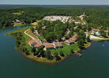 Crown Point Resort hotel thumbnail 3
