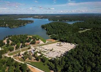 Crown Point Resort hotel thumbnail 5