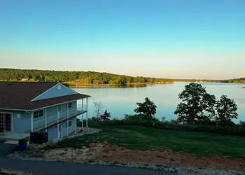 Crown Point Resort hotel thumbnail 7