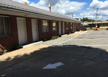 Colonial Hotel-Motel hotel thumbnail 3