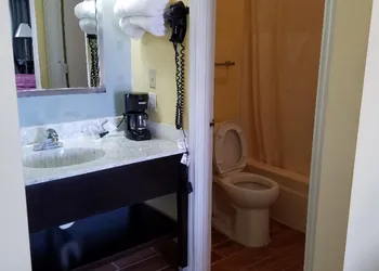 Budget Host Inn hotel thumbnail 6