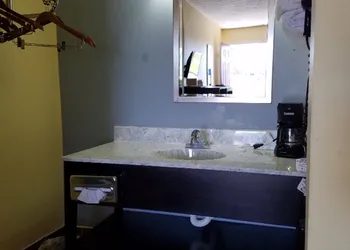 Budget Host Inn hotel thumbnail 7