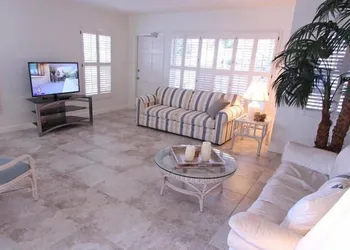 Beachouse Inn & Suites hotel thumbnail 5