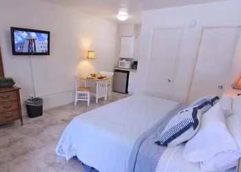 Beachouse Inn & Suites hotel thumbnail 7