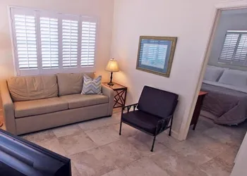 Beachouse Inn & Suites hotel thumbnail 8