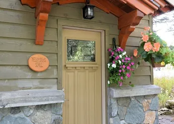 Carriage House Accommodations hotel thumbnail 2