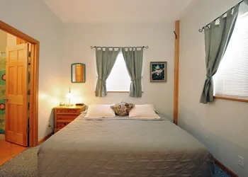 Carriage House Accommodations hotel thumbnail 7