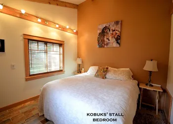 Carriage House Accommodations hotel thumbnail 8