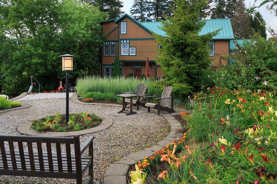 Lake Pointe Inn hotel detail image 2