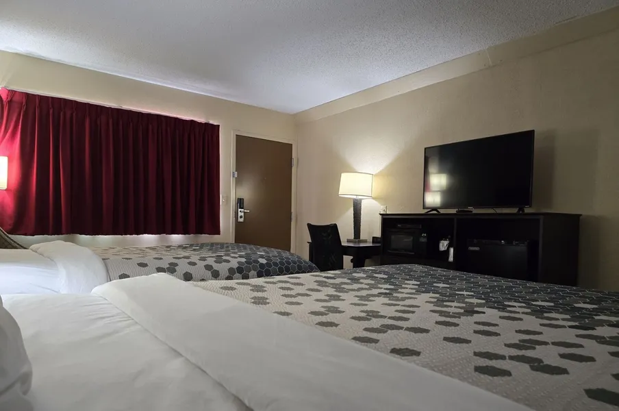 Econo Lodge Inn & Suites Mason City - Clear Lake hotel detail image 6