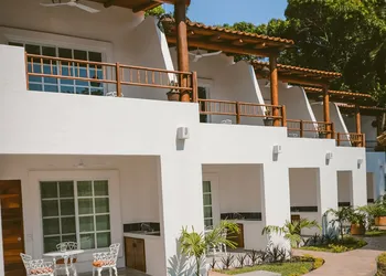 Solez Zihuatanejo hotel thumbnail 4