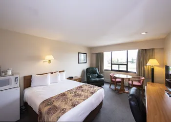 Dunvegan Inn and Suites hotel thumbnail 8