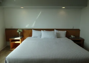 Hotel Amberes hotel thumbnail 8