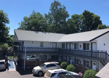 Harbor's Edge Motel hotel thumbnail 3