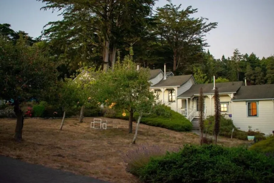 Dennen's Victorian Farmhouse hotel detail image 2
