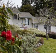 Dennen's Victorian Farmhouse hotel detail image 3