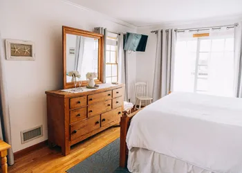 Captain's Cottage hotel thumbnail 7