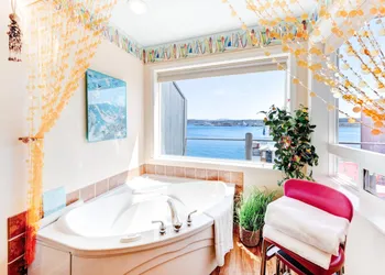 Captain's Quarters - Anchor Pier Lodge hotel thumbnail 2