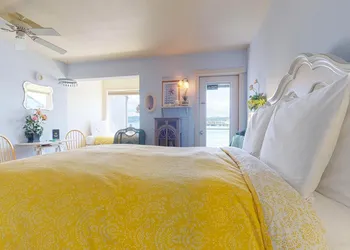 Captain's Quarters - Anchor Pier Lodge hotel thumbnail 3