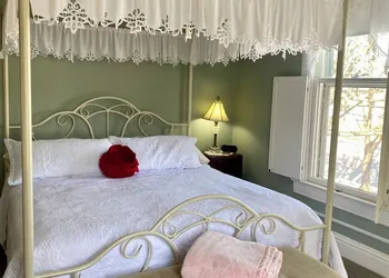Red Rose Inn Bed & Breakfast hotel thumbnail 6