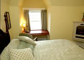Clocktower Inn hotel thumbnail 5