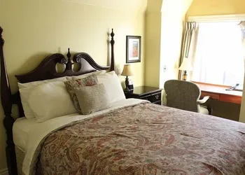 Clocktower Inn hotel thumbnail 6