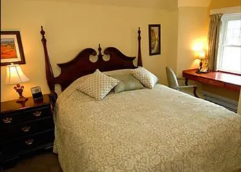 Clocktower Inn hotel thumbnail 5