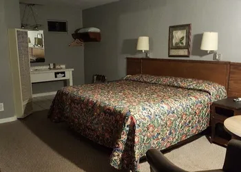 Frontier Motel hotel thumbnail 5