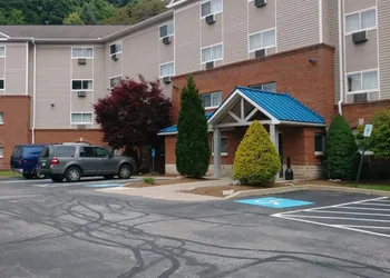 Intown Suites Extended Stay Pittsburg PA hotel thumbnail 2